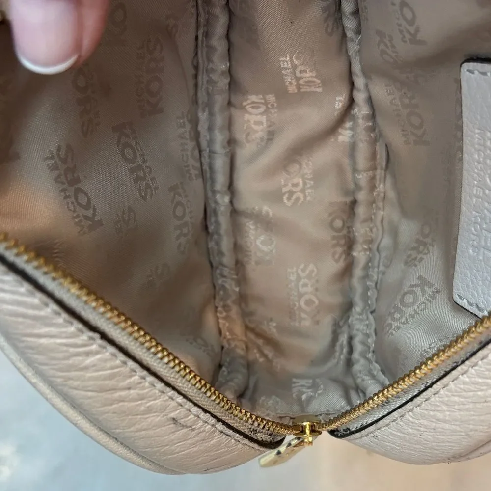 Michael Kors Bag Oval Pebbled Leather Cosmetic Case Pouch Clutch